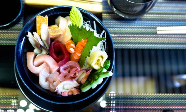 Asya gıda masaya servis Çin ve Vietnam mutfağı seti