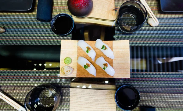 Asya gıda masaya servis Çin ve Vietnam mutfağı seti