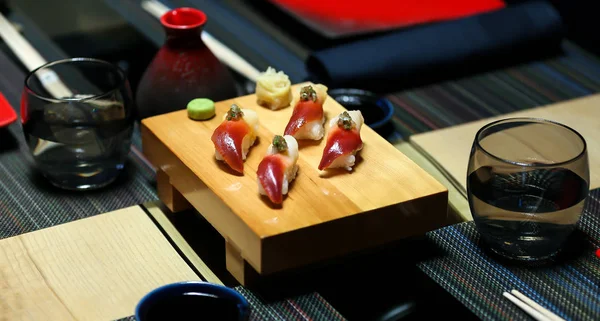 Asya gıda masaya servis Çin ve Vietnam mutfağı seti