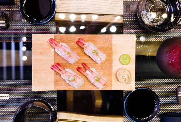 Asya gıda masaya servis Çin ve Vietnam mutfağı seti