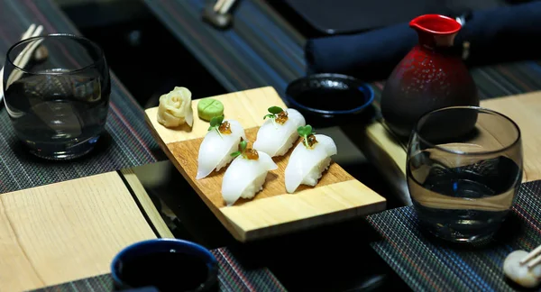 Asya gıda masaya servis Çin ve Vietnam mutfağı seti