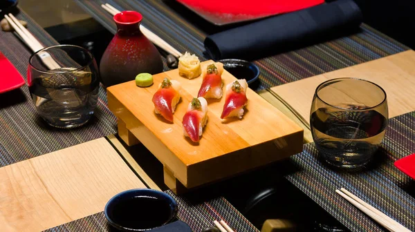 Asya gıda masaya servis Çin ve Vietnam mutfağı seti