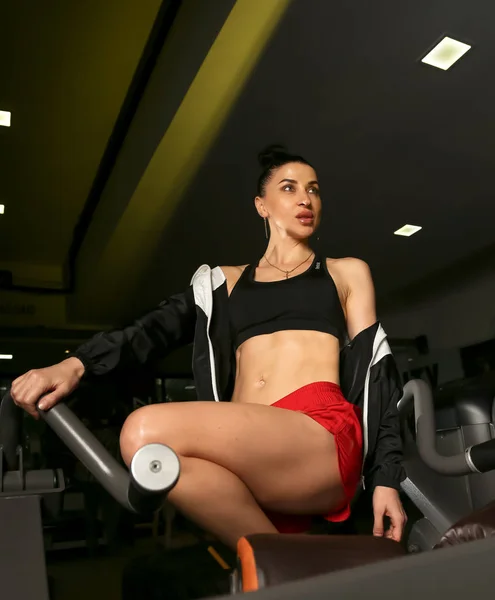 Spor Salonunda Güzel Rus model Fitness ateş