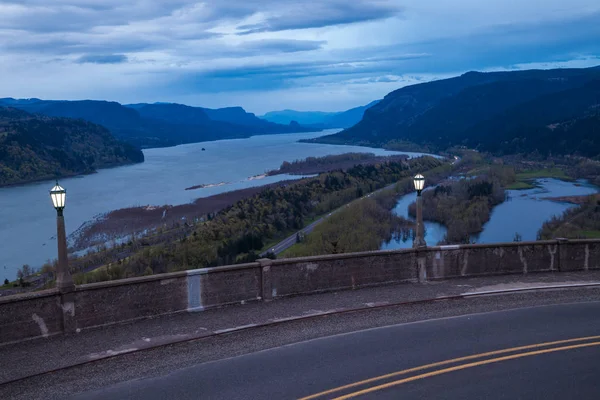 Blick vom Aussichtshaus auf den Columbia-Fluss — Stockfoto