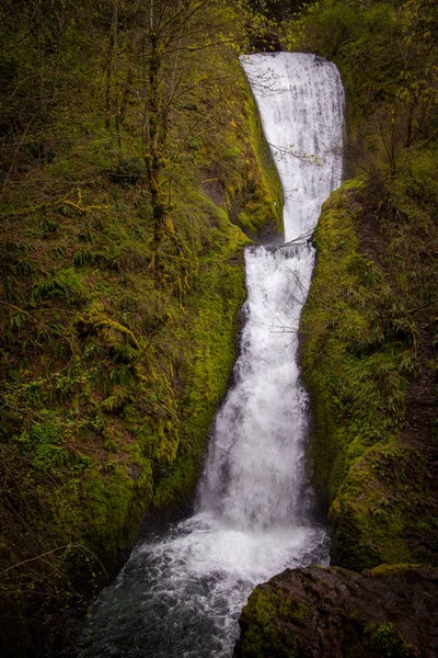 Bridal Vail Falls no desfiladeiro do rio Columbia, Oregon — Fotografia de Stock