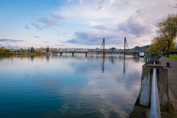 Vistas al río en Portland, Washington — Foto de Stock