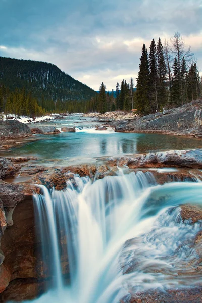 Elbow Falls κοντά στο Bragg Creek Alberta στο Κανανάσκης — Φωτογραφία Αρχείου
