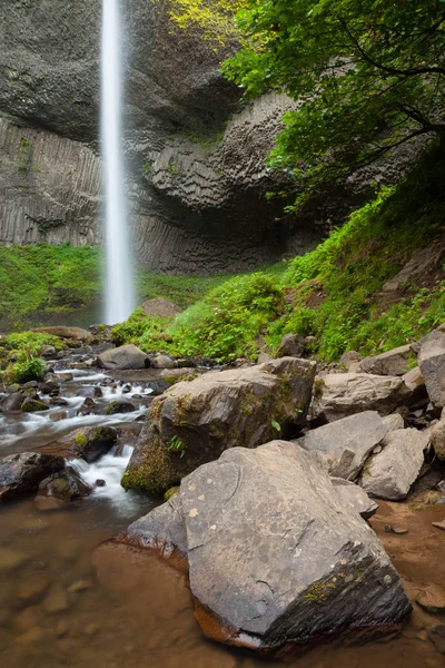 Latourell Falls no desfiladeiro do rio Columbia, Oregon — Fotografia de Stock