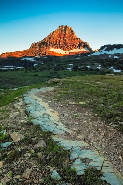 Montaña Reynolds en el área de Logan Pass del Parque Nacional Glaciar, Montana — Foto de Stock