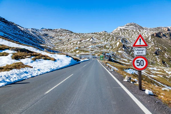 Mentén a Grossglockner magas alpesi út Ausztriában views — Stock Fotó