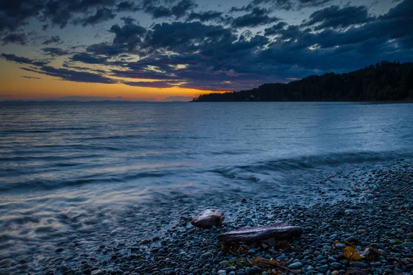 Klapperstensstrand på Vancouver Island i solnedgången — Stockfoto