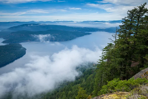 Blick auf die Golfinseln von den Salineninseln auf den Maxwell Provincial Park — Stockfoto