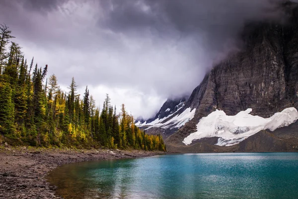 Floe Lake i Kootenay National Park i British Columbia — Stockfoto