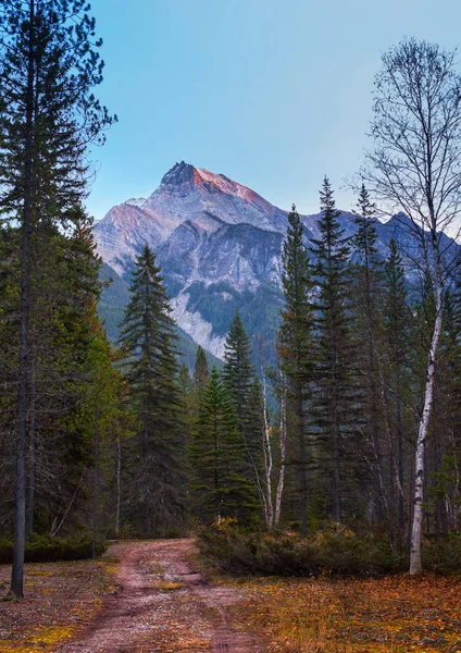 Τα Βραχώδη Όρη στην British Columbia για μια φθινοπωρινή μέρα — Φωτογραφία Αρχείου