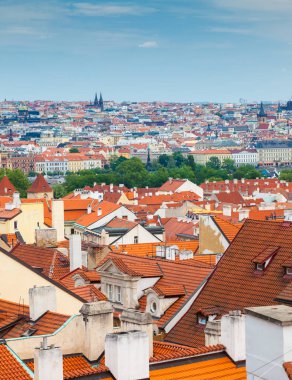 Prag ünlü kırmızı çatı üstleri