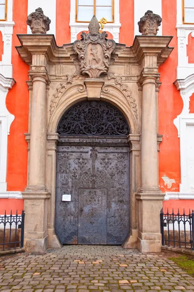 Broumov Manastırı, Çekya eski metal Manastırı kapıda