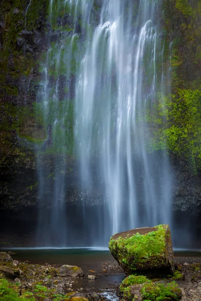Nahaufnahme der berühmten Multnomah-Wasserfälle, in oregon — Stockfoto