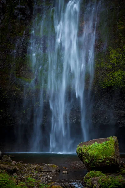 Nahaufnahme der berühmten Multnomah-Wasserfälle, in oregon — Stockfoto