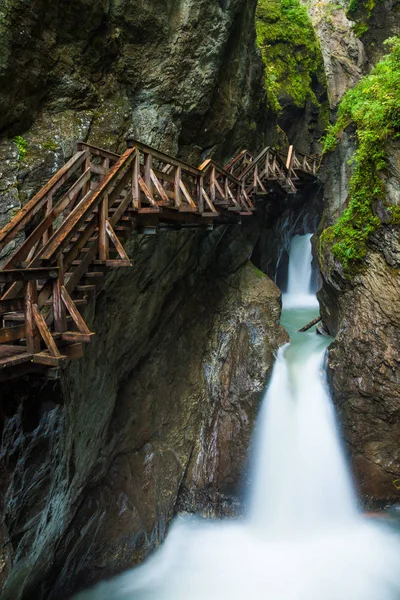 Hiking along a woodend boardwalk in a canyon near Kaprun, Austria — Stock Photo, Image