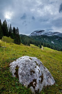 Kuzey İtalya'daki Dolomites dağlarda güzel doğa