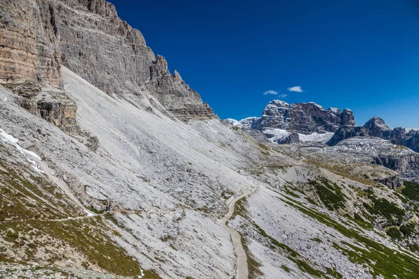 Hiking around the Tre Cime di Lavaredo in the Dolomites of Northern Italy — Stock Photo, Image