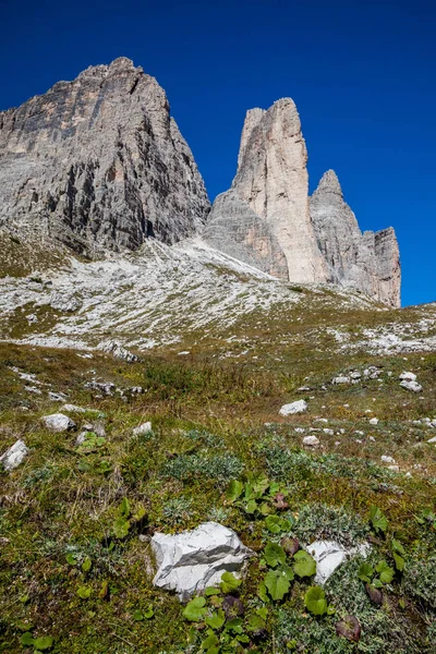 Caminhadas ao redor do Tre Cime di Lavaredo nas Dolomitas do norte da Itália — Fotografia de Stock