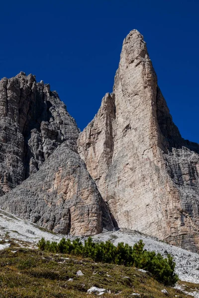 Пешие прогулки по Tre Cime di Lavaredo в Доломитовых Альпах Северной Италии — стоковое фото