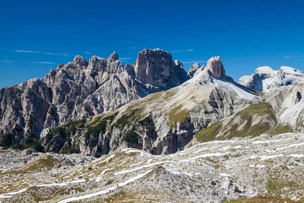 Caminhadas ao redor do Tre Cime di Lavaredo nas Dolomitas do norte da Itália — Fotografia de Stock