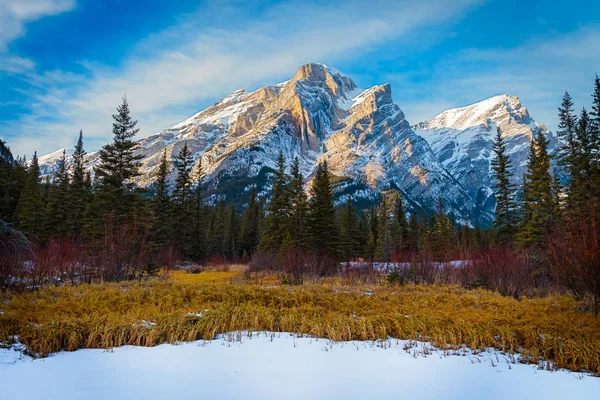Mount Kidd, uma montanha em Kananaskis nas Montanhas Rochosas Canadenses, Alberta — Fotografia de Stock