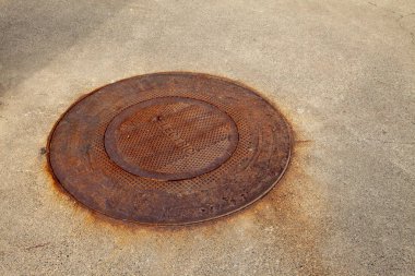 Elektrik Tesisatı için önde gelen paslı adam deliği kapağı