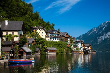 Hallstatt, Avusturya-11 Eylül 2012: Avusturya 'daki güzel Hallstatt Köyü