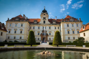 Valtice, Çek Cumhuriyeti-5 Eylül 2012: Çek Cumhuriyeti 'nin güneyindeki Moravia 'da güzel Valtice Chateau