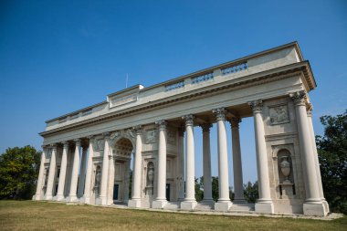 Valtice,, Çek Cumhuriyeti-5 Eylül 2012: Çek Cumhuriyeti 'nin güneyindeki Moravia 'da kolonada na Reistne