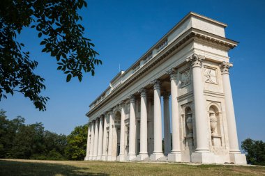 Valtice,, Çek Cumhuriyeti-5 Eylül 2012: Çek Cumhuriyeti 'nin güneyindeki Moravia 'da kolonada na Reistne