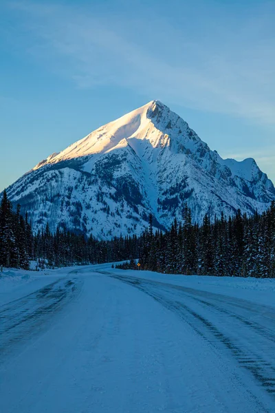 Naplemente a Mount Nestor a spray-völgy tartományi parkban Kananaskis, Alberta — Stock Fotó