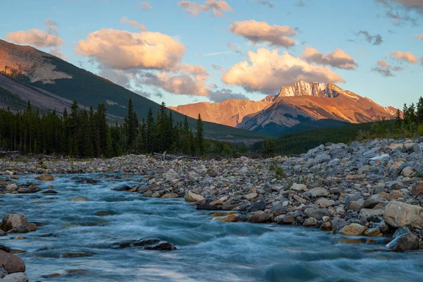 Fisher Peak, uma montanha em Kananaskis nas Montanhas Rochosas Canadenses, Alberta — Fotografia de Stock