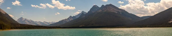 Lagoa de cabra em Kananakis País perto de Canmore Alberta — Fotografia de Stock