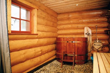 Rus banyosu. Buhar odası. Süpürgeler