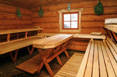 Rus banyosu. Buhar odası. Süpürgeler