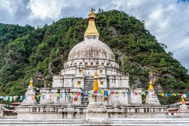 Trashiyangtse, Doğu Butan içinde Chorten Kora. Chorten Kora Trashiyangtse Kulong Chu nehre yanında önemli bir stupa olduğunu.