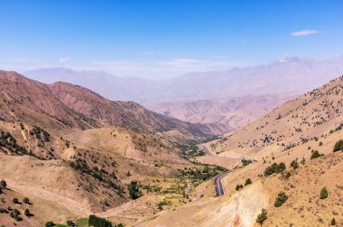 Kamchik Pass bakış açısı Qurama dağlar - Özbekistan bakan.