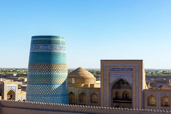 Oavslutade Kalta Minor minareten och Madrassah Amin-khan - Khiva, Uzbekistan — Stockfoto