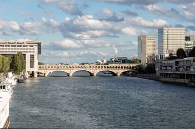 Bercy köprüde - Paris Metro Rating