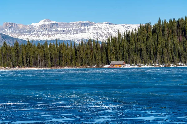 Boathouse al lado del lago Louise - Banff, Alberta, Cana — Foto de Stock