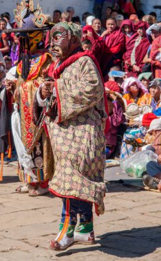 Palyaço maskesi ve Bumtha'da geleneksel bir festival kostüm