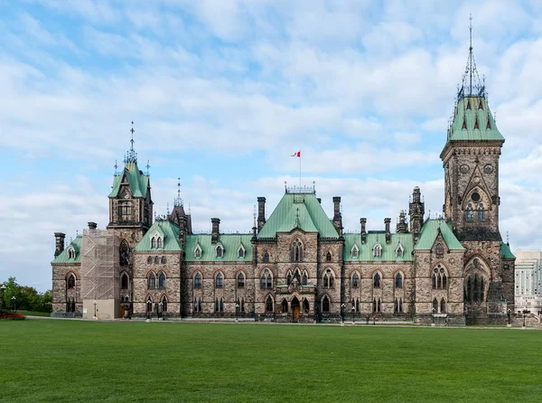 Bloku wschodnim wzgórza Parlamentu w Ottawie - Ontario, Kanada — Zdjęcie stockowe