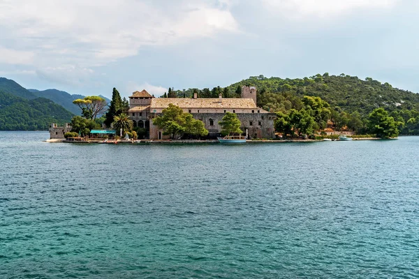 Szűz Mária kolostor Mljet-sziget - Horvátország — Stock Fotó