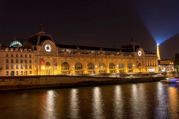 Paris'teki Musee dorsay geceleri