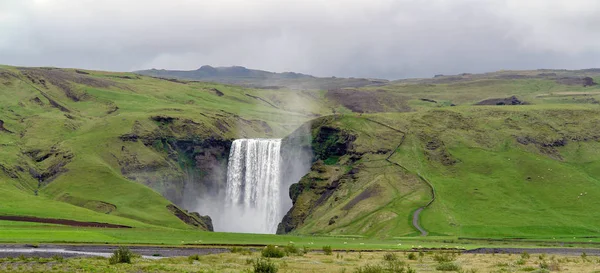 Skogafoss waterfall - Skogar village, Iceland — Stock Photo, Image