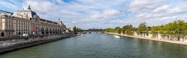 Panorámás, a Musée dorsay a Pont Royal - Párizs, Franciaország — Stock Fotó